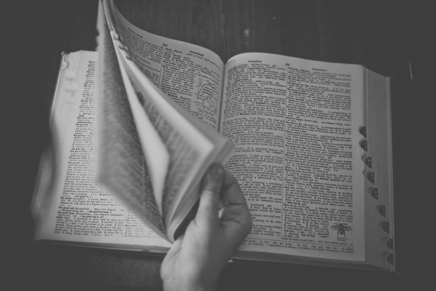 В РПЦ призвали изучать в школах Библию
